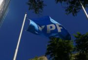 Juicio por YPF: Argentina presentó una moción de emergencia para frenar el acceso a los teléfonos de funcionarios