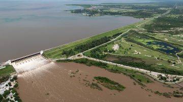 ÚLTIMO MOMENTO: El río Dulce comienza a estabilizarse en Las Termas y se ameseta la creciente