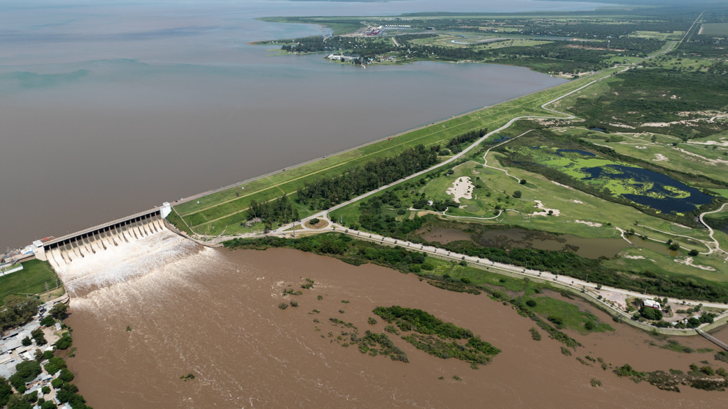 ÚLTIMO MOMENTO: El río Dulce comienza a estabilizarse en Las Termas y se ameseta la creciente