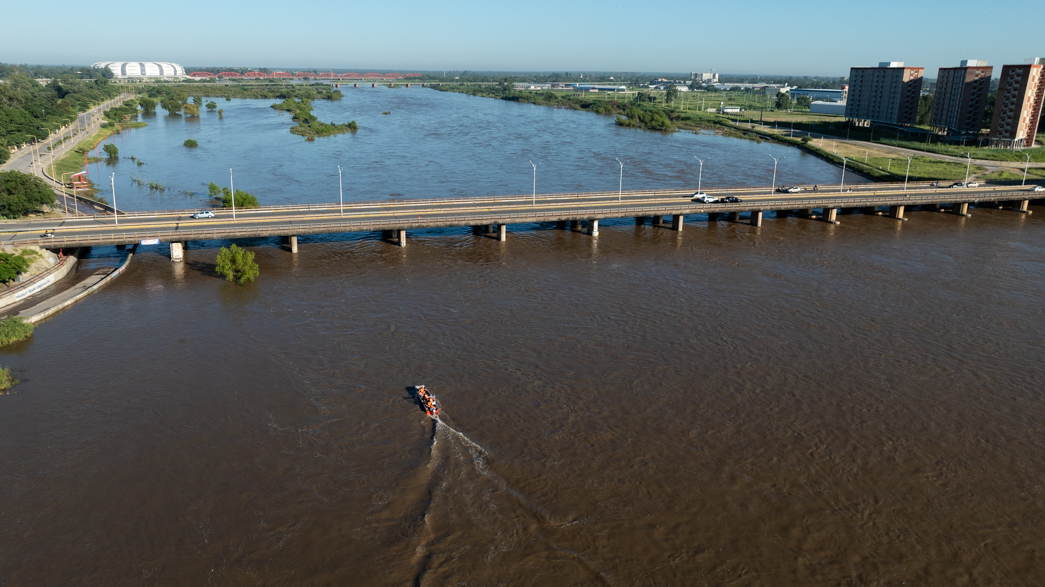 Sube el nivel de erogación desde Río Hondo: superó los 1800 m3/s esta tarde