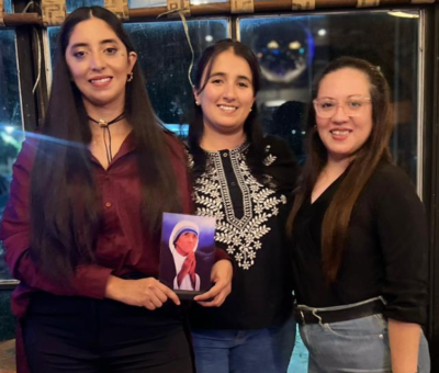 “Benditos mis 30”, programa de streaming de Info del Estero, fue reconocido con el premio Madre Teresa