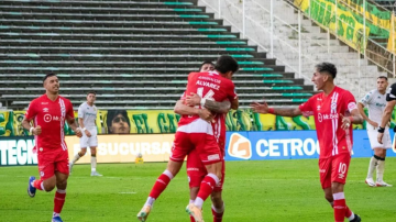 Argentinos ganó en Mar del Plata y complicó aún más a Aldosivi