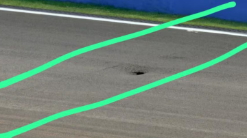 PAPELÓN. En Termas esto no pasaba: pararon la carrera de Moto GP en Brasil por un agujero en la pista