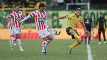 Con un hombre menos, Defensa le ganó a Unión