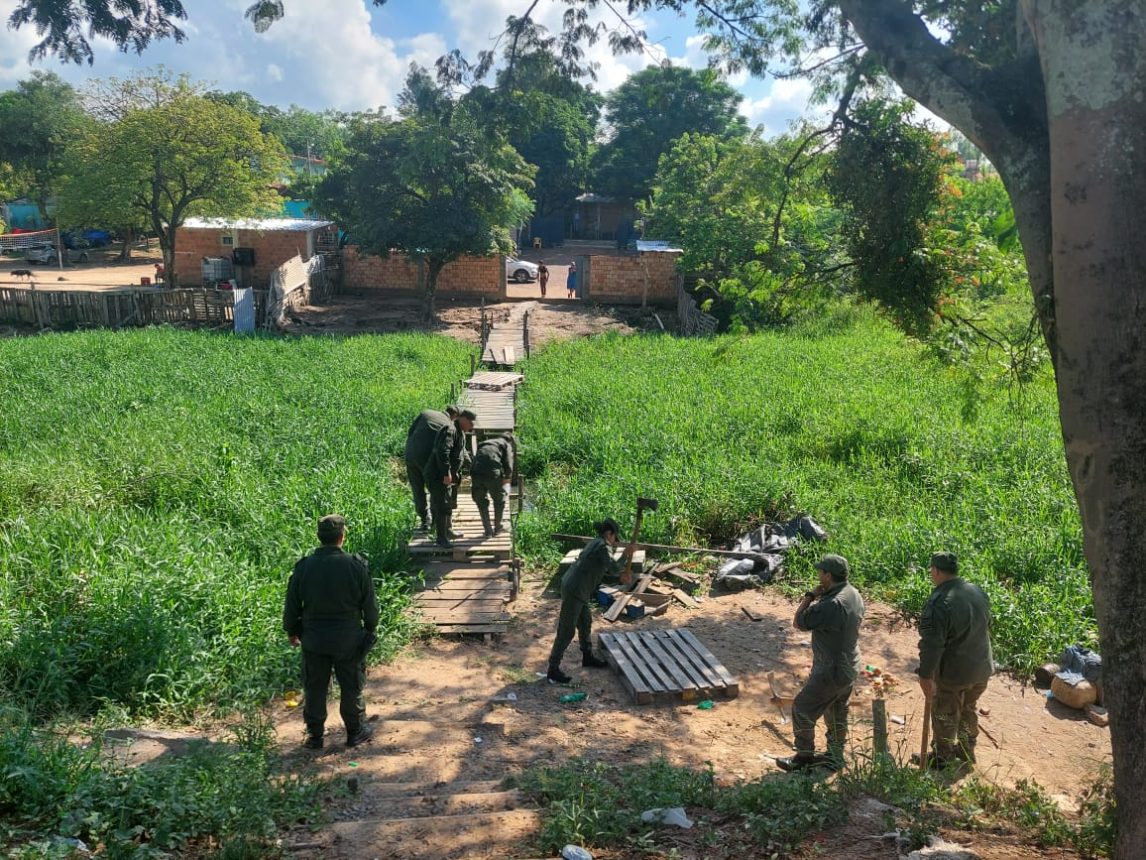 Desarman y destruyen ocho pasarelas clandestinas que conectaban con Paraguay sobre el río Pilcomayo