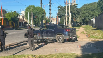 Un accidente entre una camioneta y una moto rompió la calma de la mañana del feriado en avenida Solís
