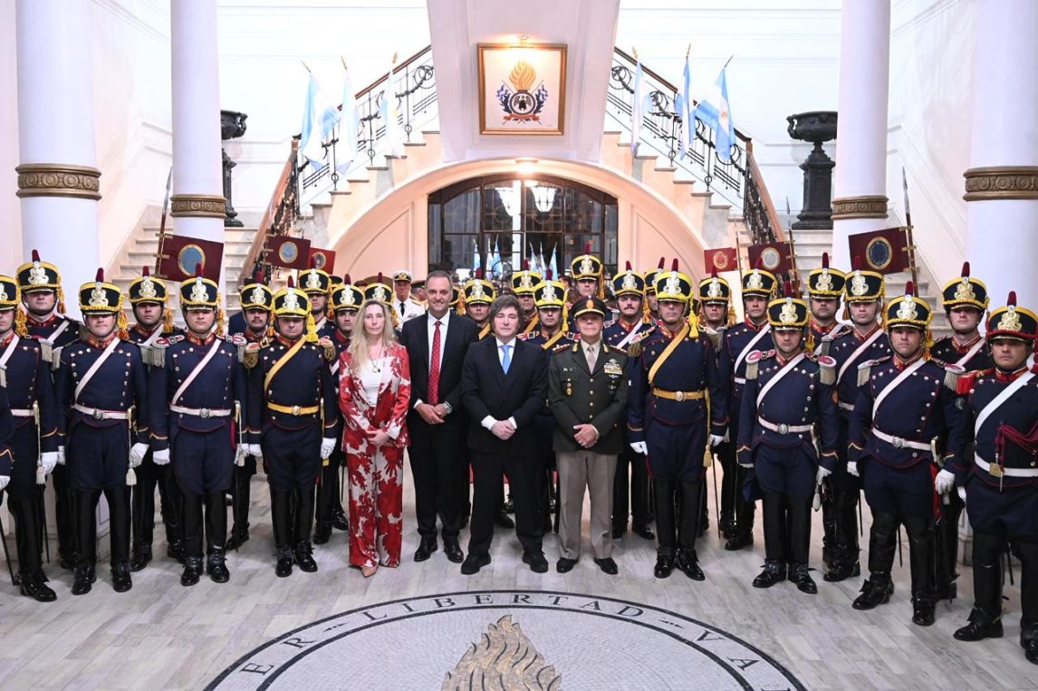 Milei encabezó el 214° aniversario de los Granaderos a Caballo: homenaje a la escolta presidencial
