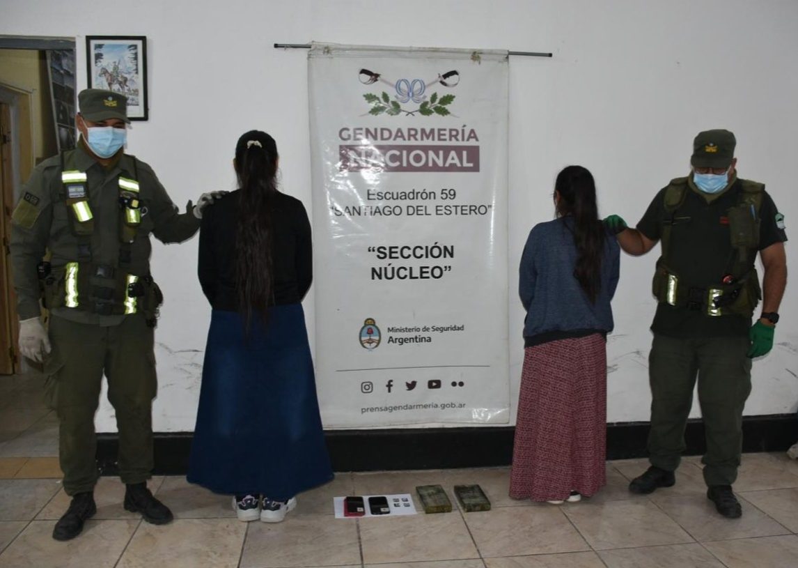 Detuvieron a dos pasajeras de un ómnibus que ocultaban dos kilos de cocaína debajo de sus asientos