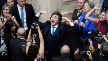 Javier Milei apuntó contra la oposición: “No me van a llevar puesto como a Macri”