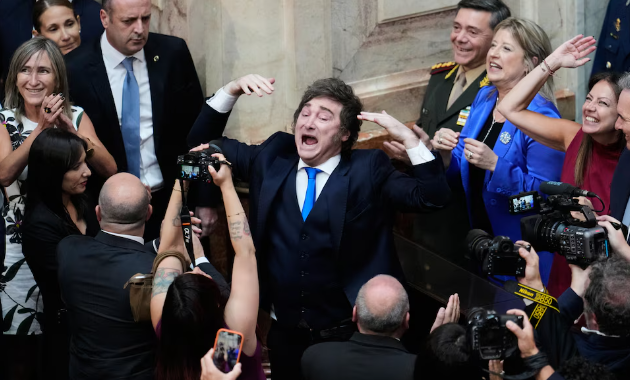 Javier Milei apuntó contra la oposición: “No me van a llevar puesto como a Macri”