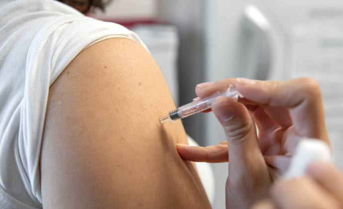 Se adelanta la campaña de vacunación de Gripe H3N2: a quiénes les corresponde