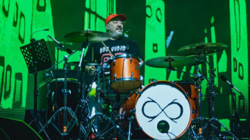 Murió el primer baterista de Los Piojos, mientras ensayaba en una escuela de percusión