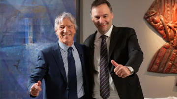 Nueva factura complica a Manuel Adorni: investigan quién pagó el vuelo de regreso