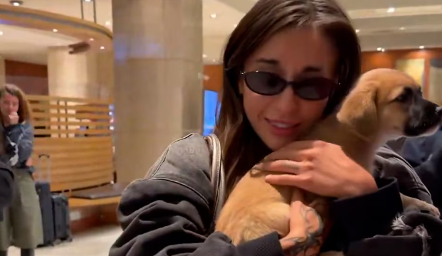 Amor sin fronteras: María Becerra adoptó un perrito de un refugio de Chile