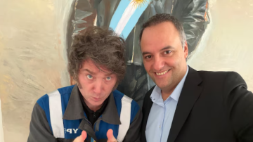 Con la idea de dar por terminados los rumores de crisis, Javier Milei se reúne hoy con Manuel Adorni