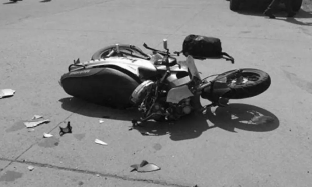 Terrible: un motociclista murió tras derrapar en plena Avenida Costanera