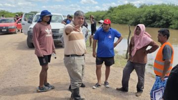 El municipio y la Provincia intensifican la asistencia en las zonas afectadas por la crecida del río Dulce