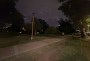 Abandono en el Parque Aguirre: vecinos denuncian que están a oscuras hace más de 60 días
