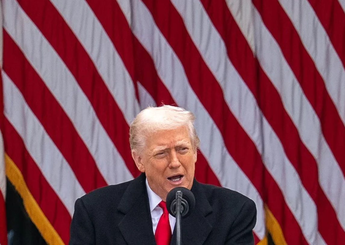 Trump amenaza con destruir plantas energéticas si no liberan el Estrecho de Ormuz en 48 horas