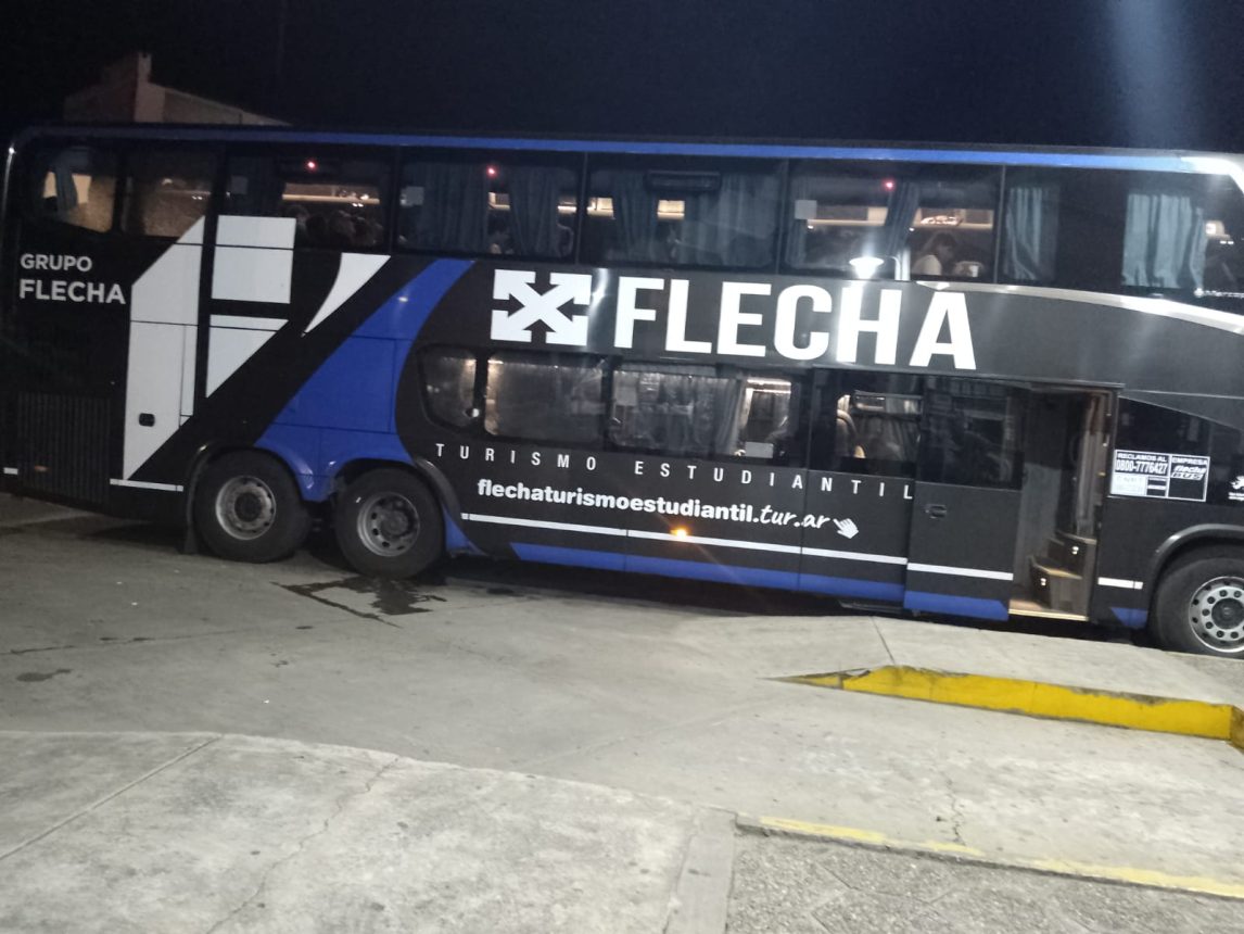 Las Termas: otra vez atacaron un colectivo de larga distancia y lesionaron a una joven salteña