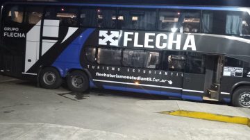Las Termas: otra vez atacaron un colectivo de larga distancia y lesionaron a una joven salteña