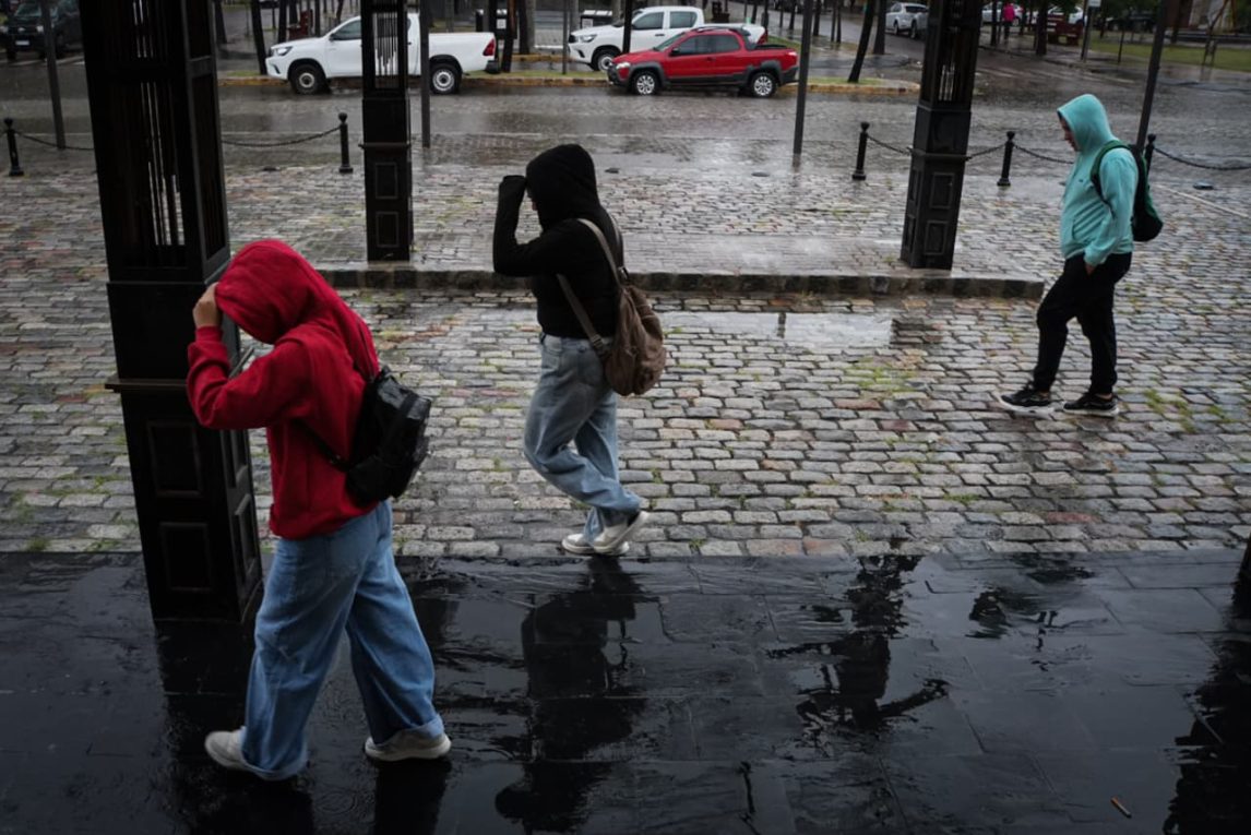 Siguen las tormentas en Santiago del Estero: se pronostica un viernes ventoso y “pasado por agua”