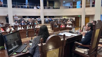 Respaldo legislativo en Santiago: Educación, modernización y el legado de Mama Antula en el centro del debate