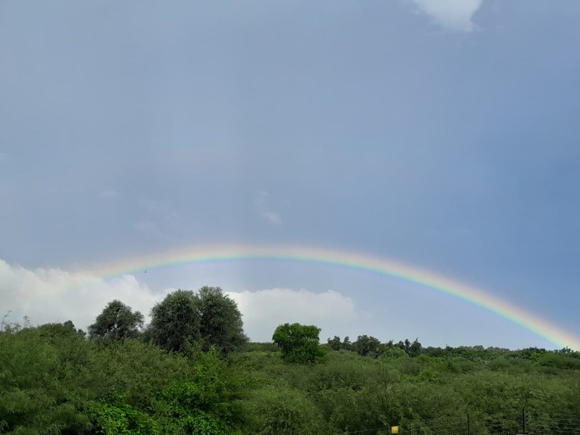 Tras la intensa lluvia, un arcoíris sorprendió a los vecinos de La Banda