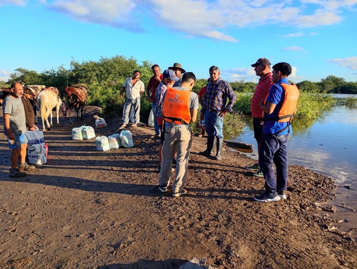 El Gobierno provincial refuerza el operativo de ayuda a familias afectadas por el temporal en Santiago del Estero