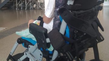 Desesperado pedido: buscan una silla postural que se perdió en plena calle