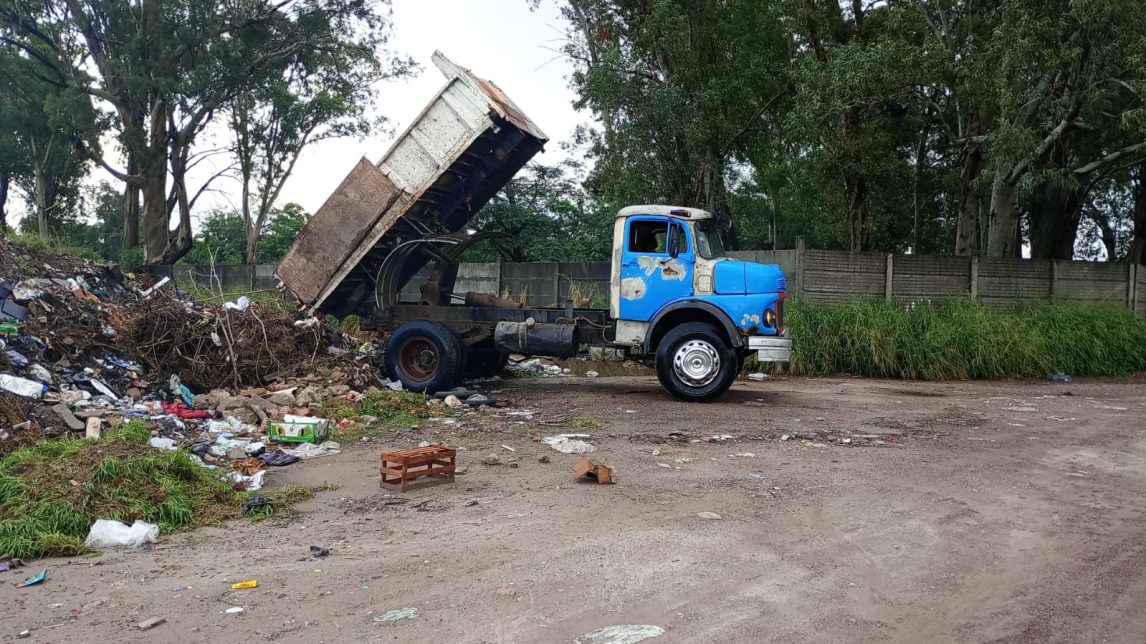 La Banda: denuncian que camiones y “camionetas de alta gama” arrojan grandes cantidades de basura