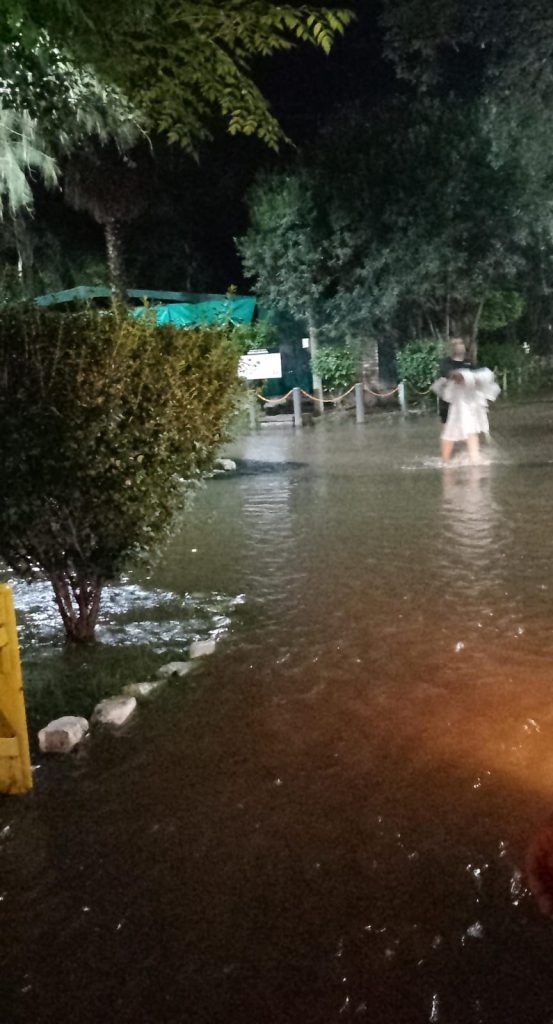 Las Termas: familias fueron trasladadas al exhospital ante el desborde del río