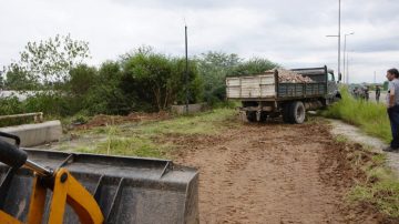 Operativo municipal para frenar el avance del Río Dulce en La Banda
