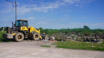 Realizan trabajos de nivelación, perfilado y limpieza en el B° Constitución