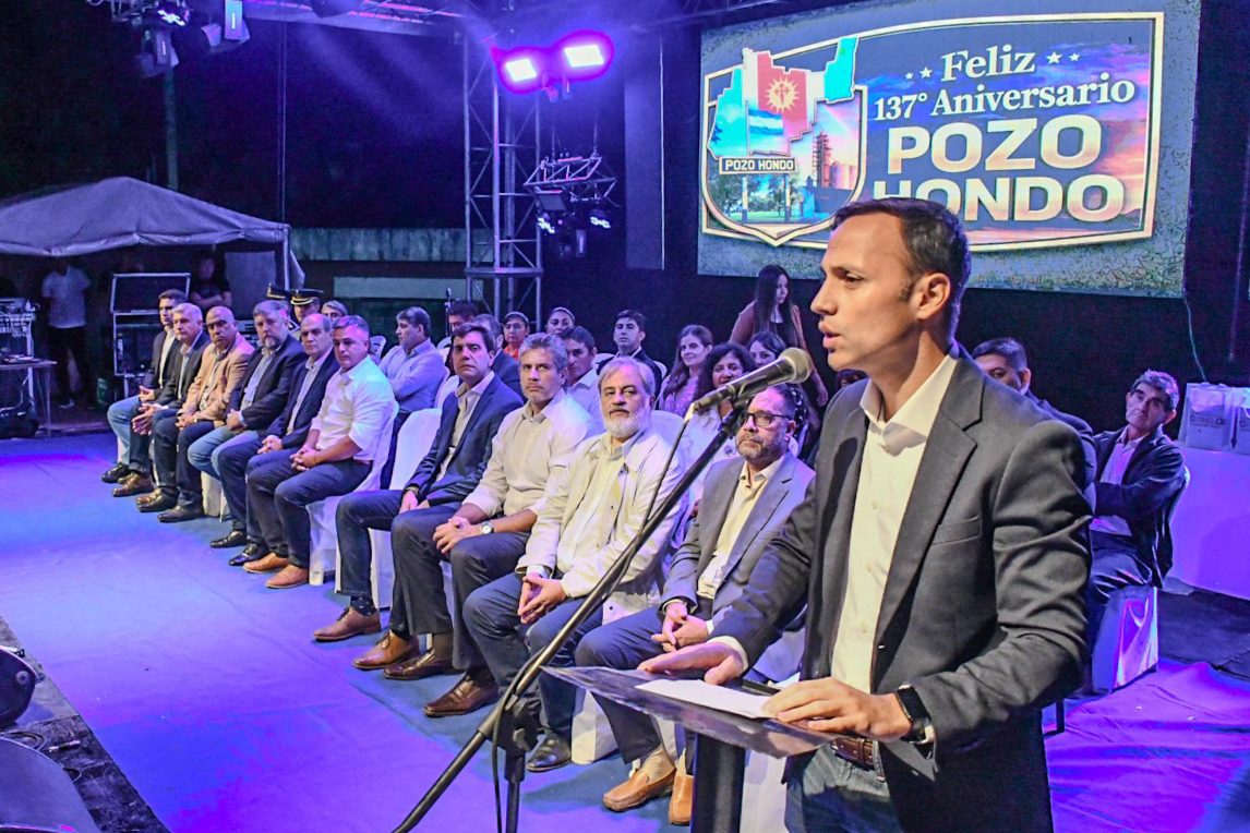 Pozo Hondo celebró sus 137 años con un fuerte mensaje de unidad y compromiso provincial