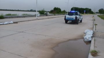 CRECIDA HISTÓRICA DEL RÍO DULCE: liberan parcialmente el tránsito en la Av. Costanera Norte Maradona