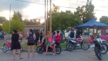 B° Ejército Argentino: mujeres protagonizaron una pelea por los puestos de venta callejera