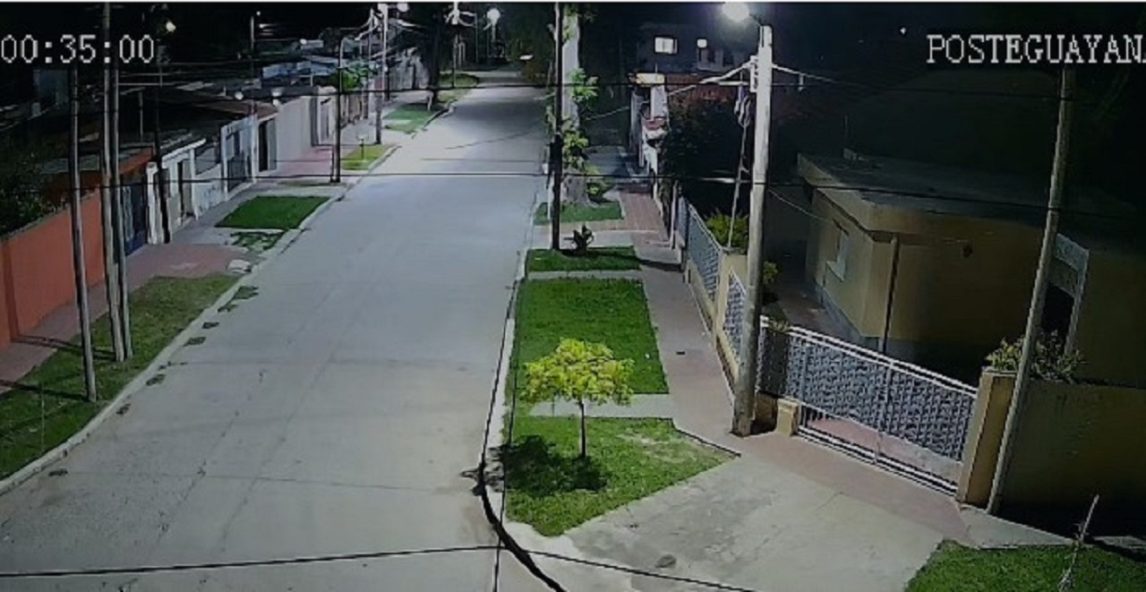 VIDEO. Denuncian robo de luminarias en el barrio América del Sur