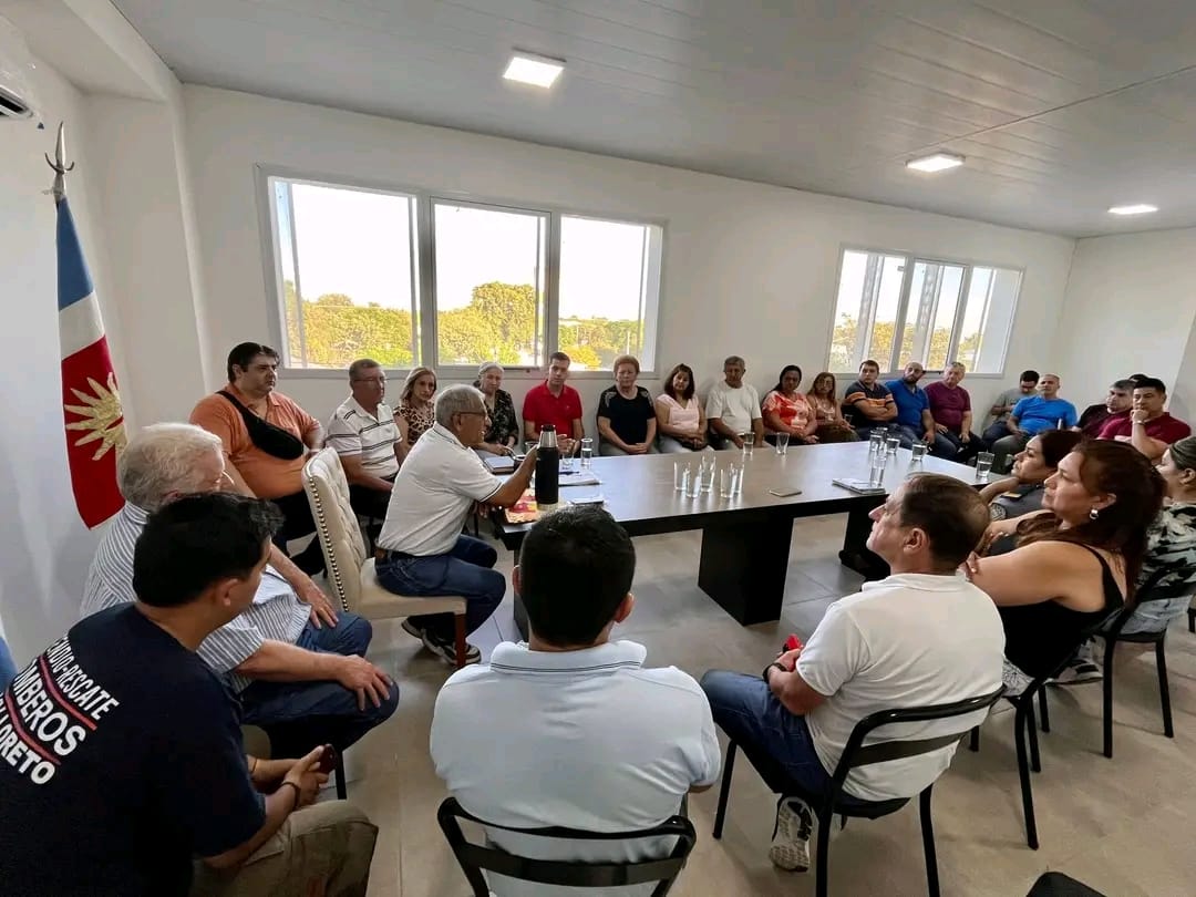 Todos los loretanos se unen para frenar el avance del agua