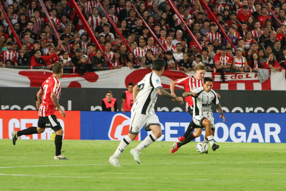 Central Córdoba sufrió una dura goleada ante Estudiantes en La Plata