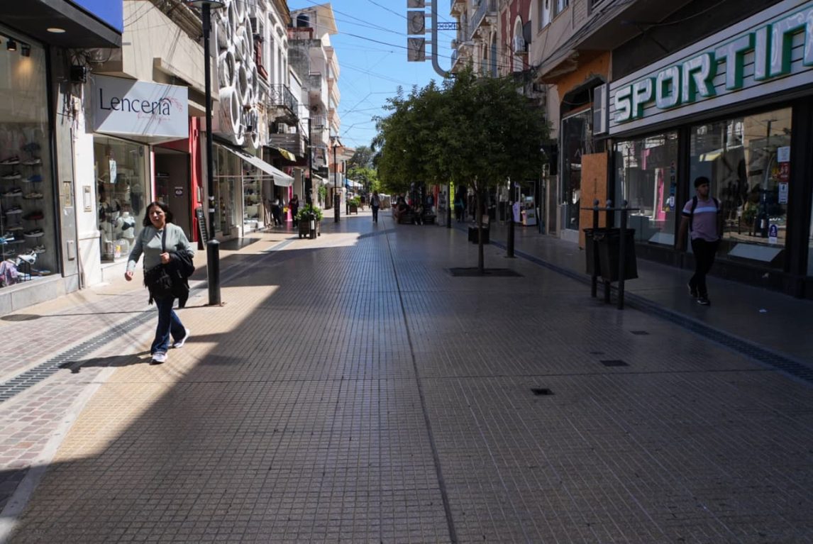 FOTOS | Escaso movimiento en el Centro durante el feriado de este martes