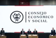 El gobernador Elías Suárez encabezó el lanzamiento del Consejo Económico Social en el Fórum