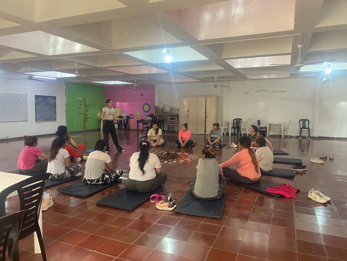 Meditación, escucha y segundas oportunidades: dos amigas llevan contención emocional al Penal de Mujeres