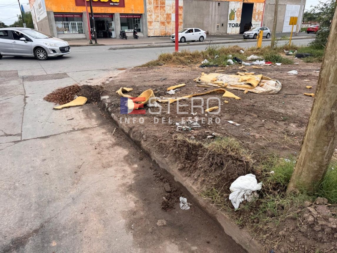 Vecinos denuncian un basural a cielo abierto en plena zona comercial