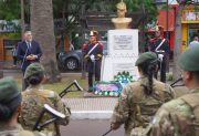 Rinden homenaje al granadero Ramón Saavedra con la inauguración de un busto en su honor