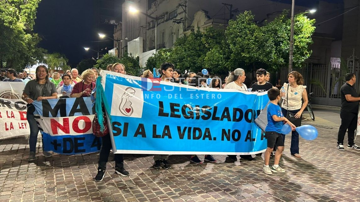 FOTOS | Se realizó una nueva “Marcha por la Vida” en Santiago del Estero