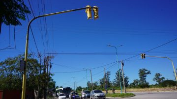 Solicitan colaboración de los vecinos tras nuevo hecho de vandalismo en el semáforo de Av. 25 de Mayo y calle 7
