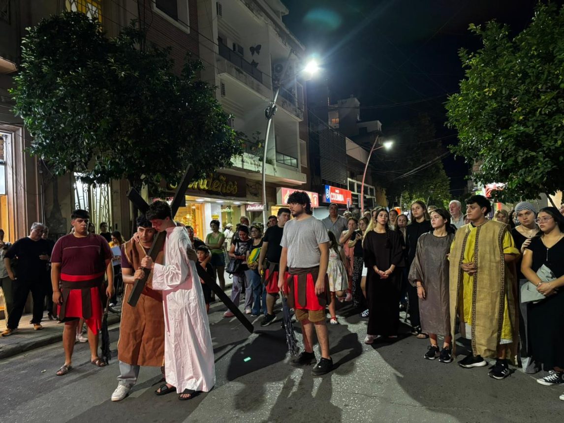 Fotos: La Iglesia La Merced presentó su Vía Crucis Viviente en el centro de la ciudad