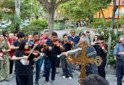 Postales de fe: emotivo Vía Crucis con violines