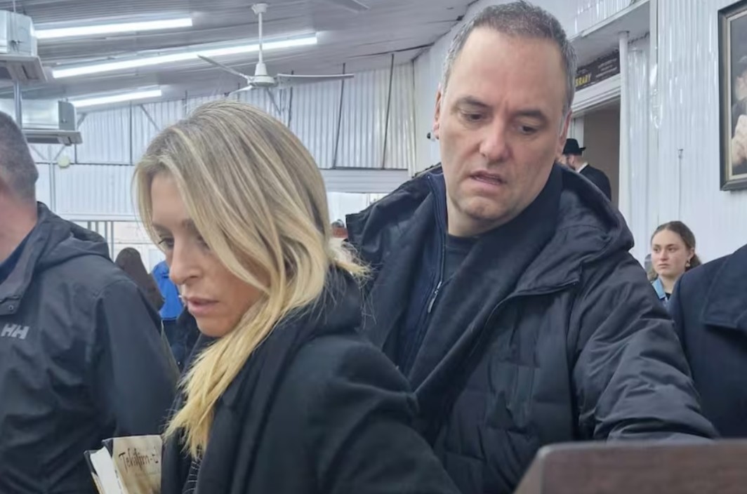 Polémica por el viaje oficial: Adorni llevó a su esposa a la gira de Milei por Estados Unidos